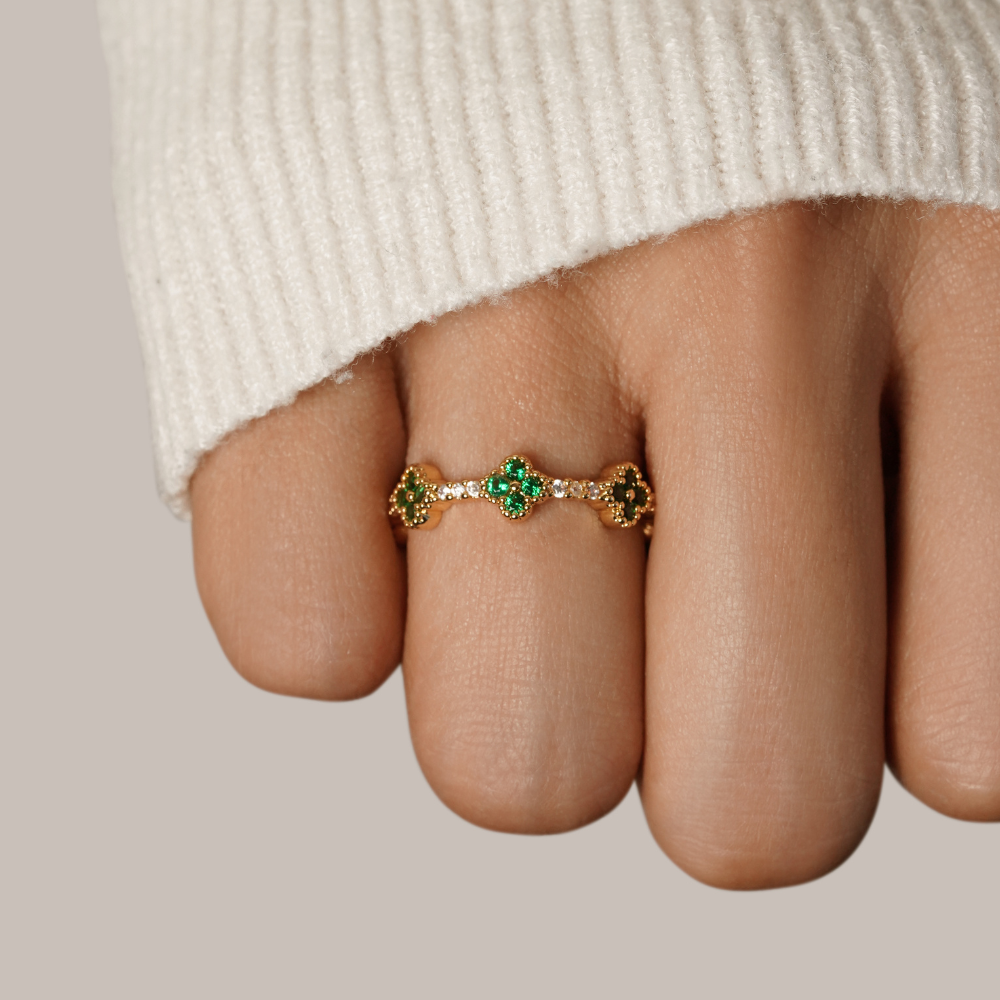 Chance - Ring with a Crystal in the Shape of a Four-Leaf Clover