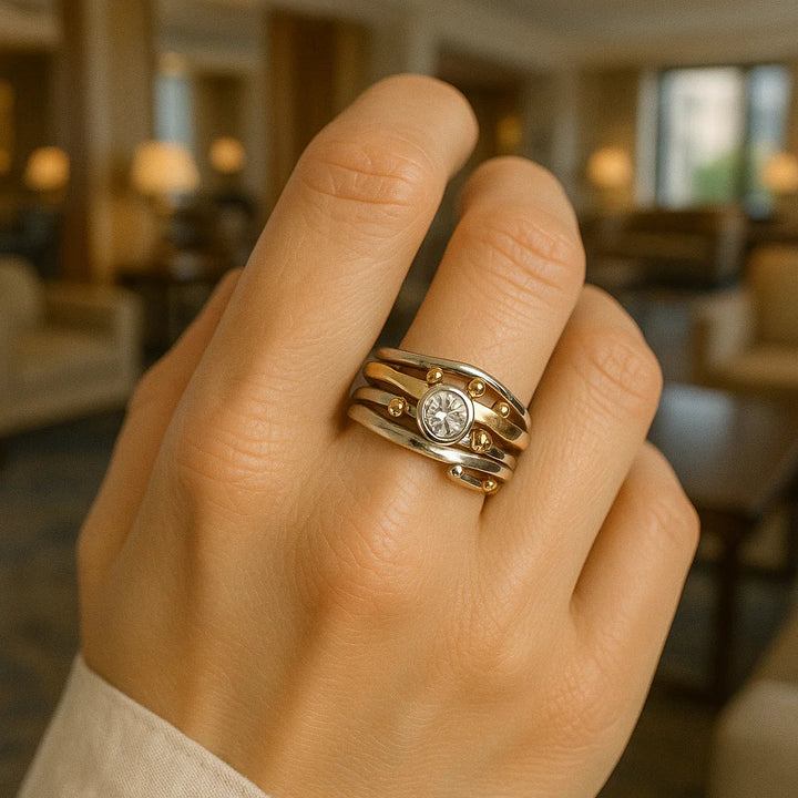 Royal - Ring with Zirconia and Vintage Gold Inlay