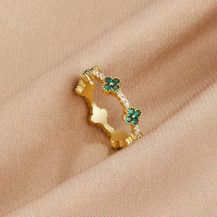 Chance - Ring with a Crystal in the Shape of a Four-Leaf Clover