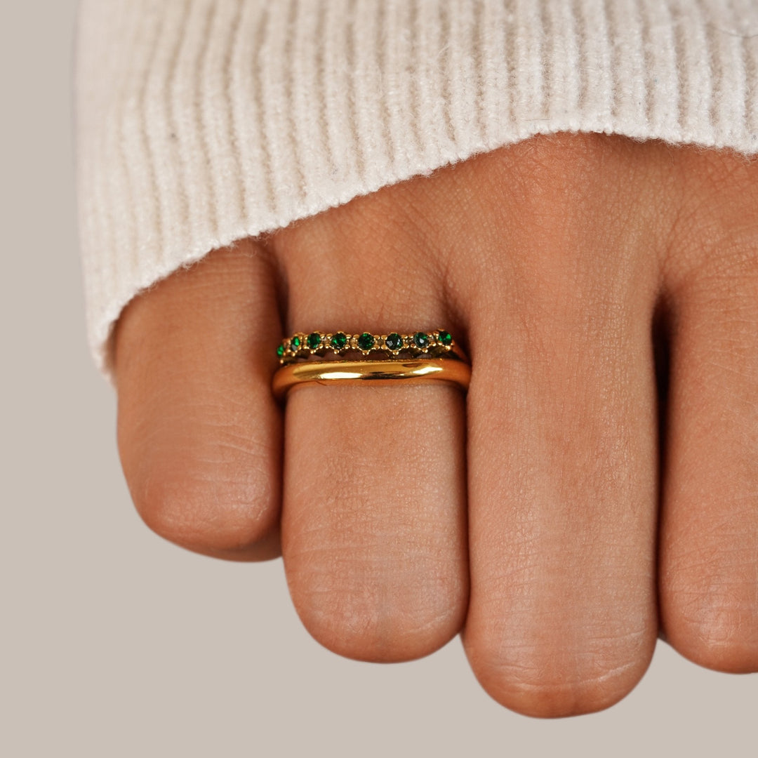 Mary - Stacked Ring with Emerald
