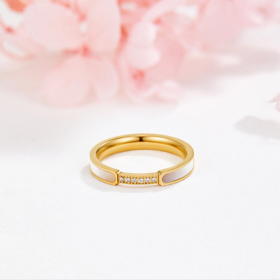 Unit - Ring with Pearls and Crystals