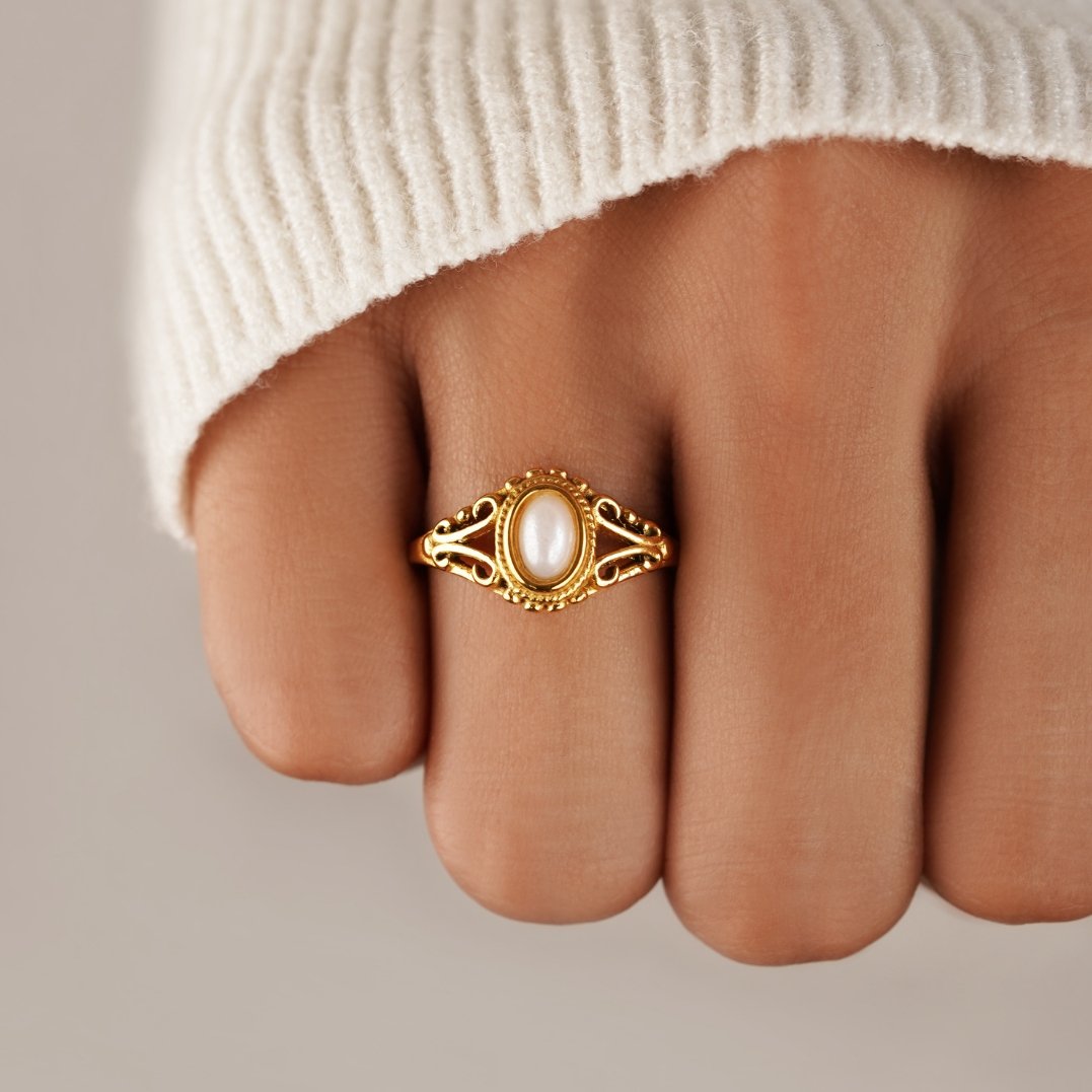 Royal - Vintage ring with pearls