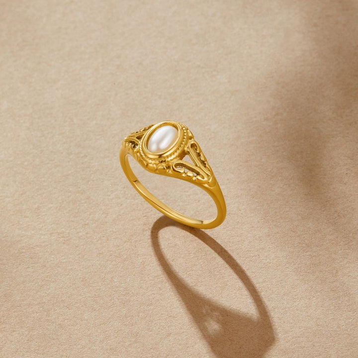 Royal - Vintage ring with pearls