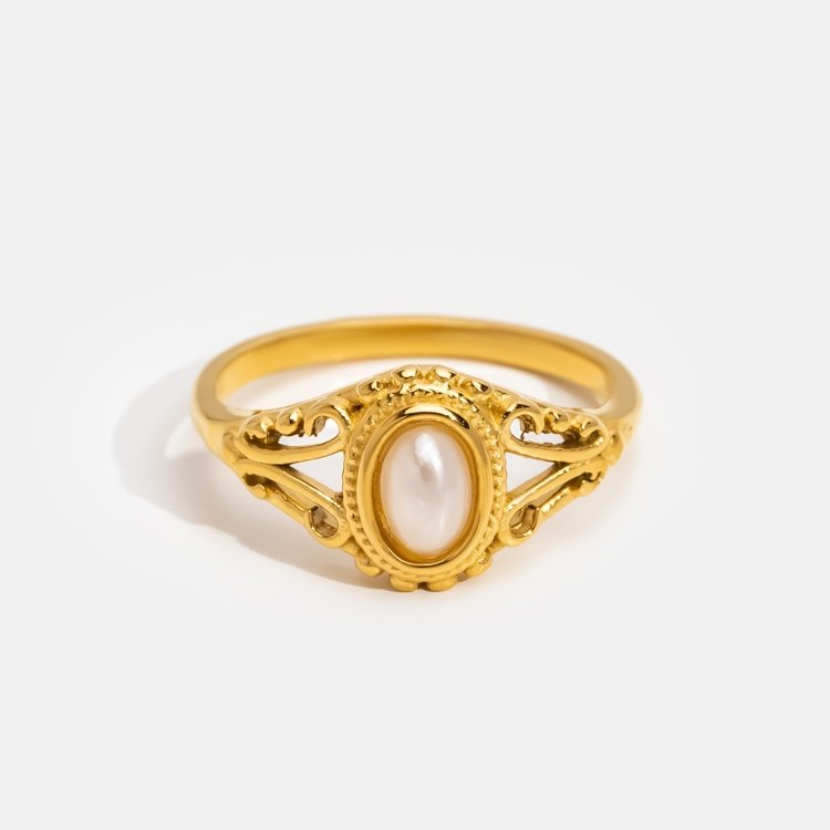 Royal - Vintage ring with pearls